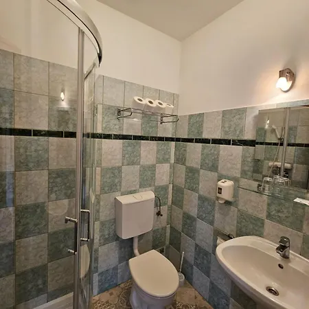 Mediterran Vendeghaz בית הארחה